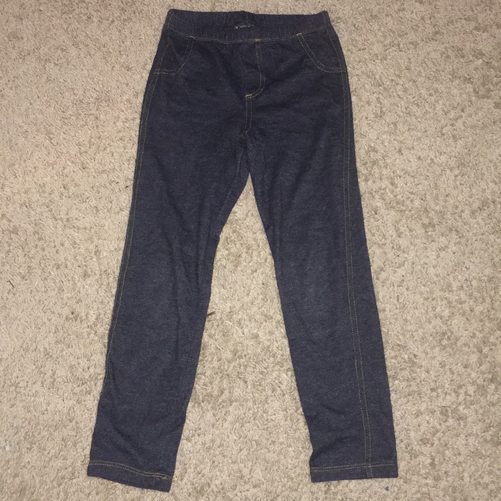 A 5-6 yr old girl jean